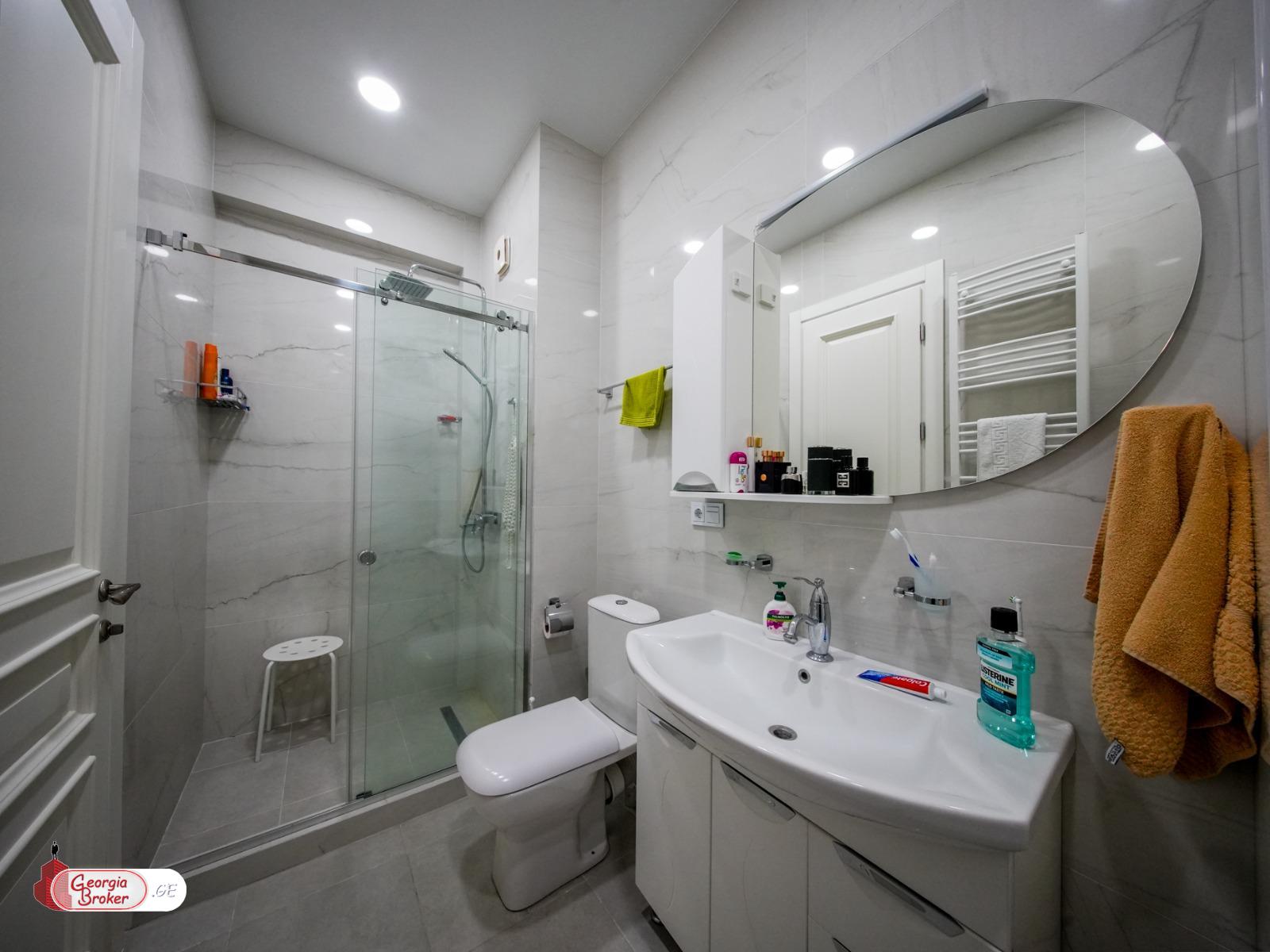 იყიდება ახალი გარემონტებული 5 ოთახიანი ბინა   "დომუსში"